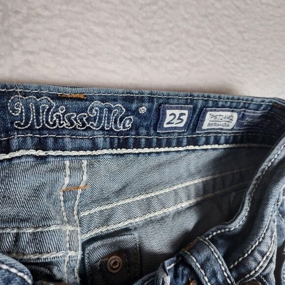 Miss Me Women’s Bermuda Jean Shorts Size 25 Medium Wash JP5724M2 Embellished - Picture 7 of 12